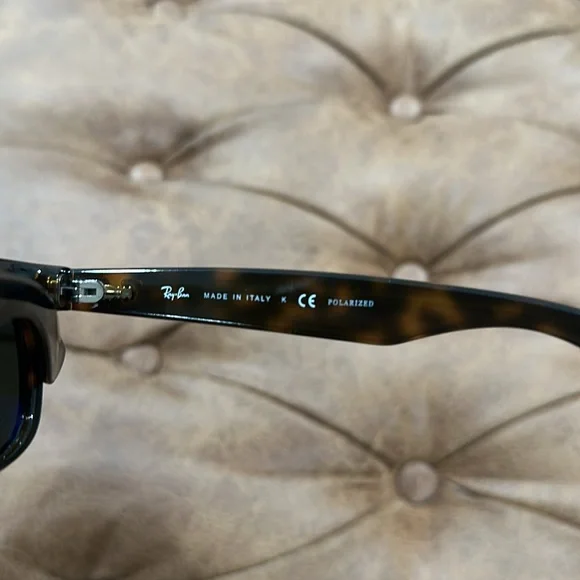 Ray Ban New Wayfarer Classic Polarized w/ Case - Picture 3 of 9